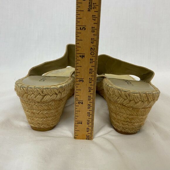 Andre Assous Sandals 40 / 9.5 Womens Gold Leather Thong Espadrille Wedge Spain - Picture 5 of 12